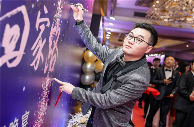 【高光“疫”事】勇敢逆行的特殊“网约车”——九游老哥90后，用信念打通生命运输线