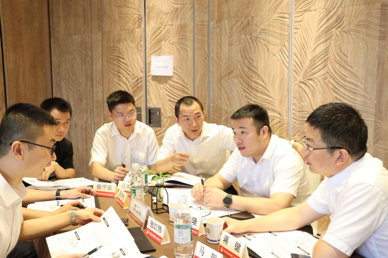 2021年6月25日-26日，九游老哥二建组织开展了2021年中高层主管执行力培训。本次培训特邀清华、北大、上海交大总裁班讲师，中国企业家协会特聘高级讲师许晋老师进行授课。