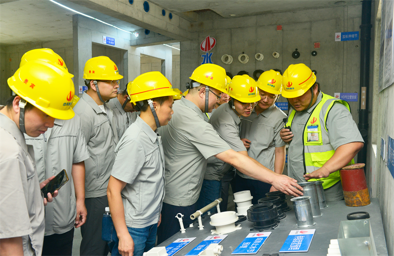 为进一步推进优质客户高效履约，提升交付品质、达成客户满意，2025年6月25日，九游老哥建设集团在上海组织召开2025年越秀地产、华润置业客户履约推进会。